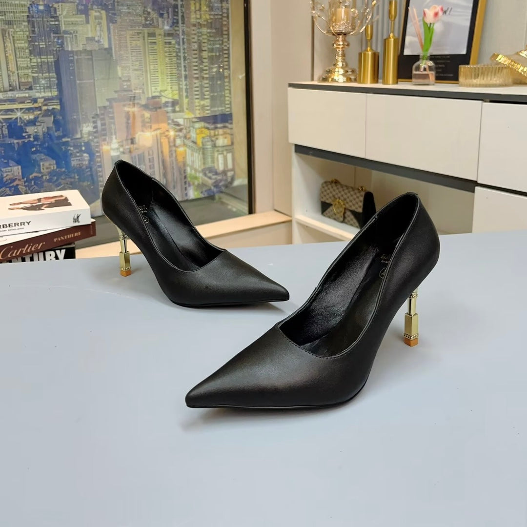 The Sculpted Gold Stiletto