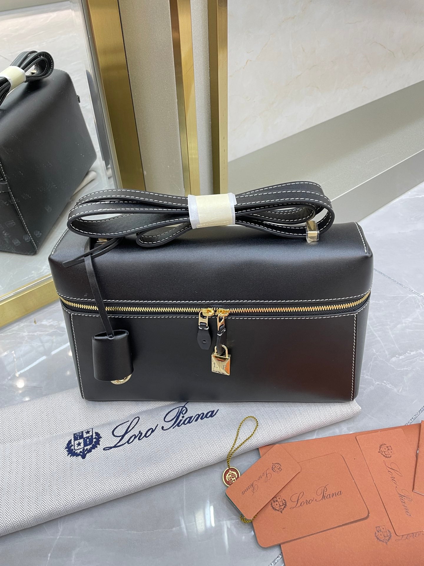 Saddle Loro Leather Bag