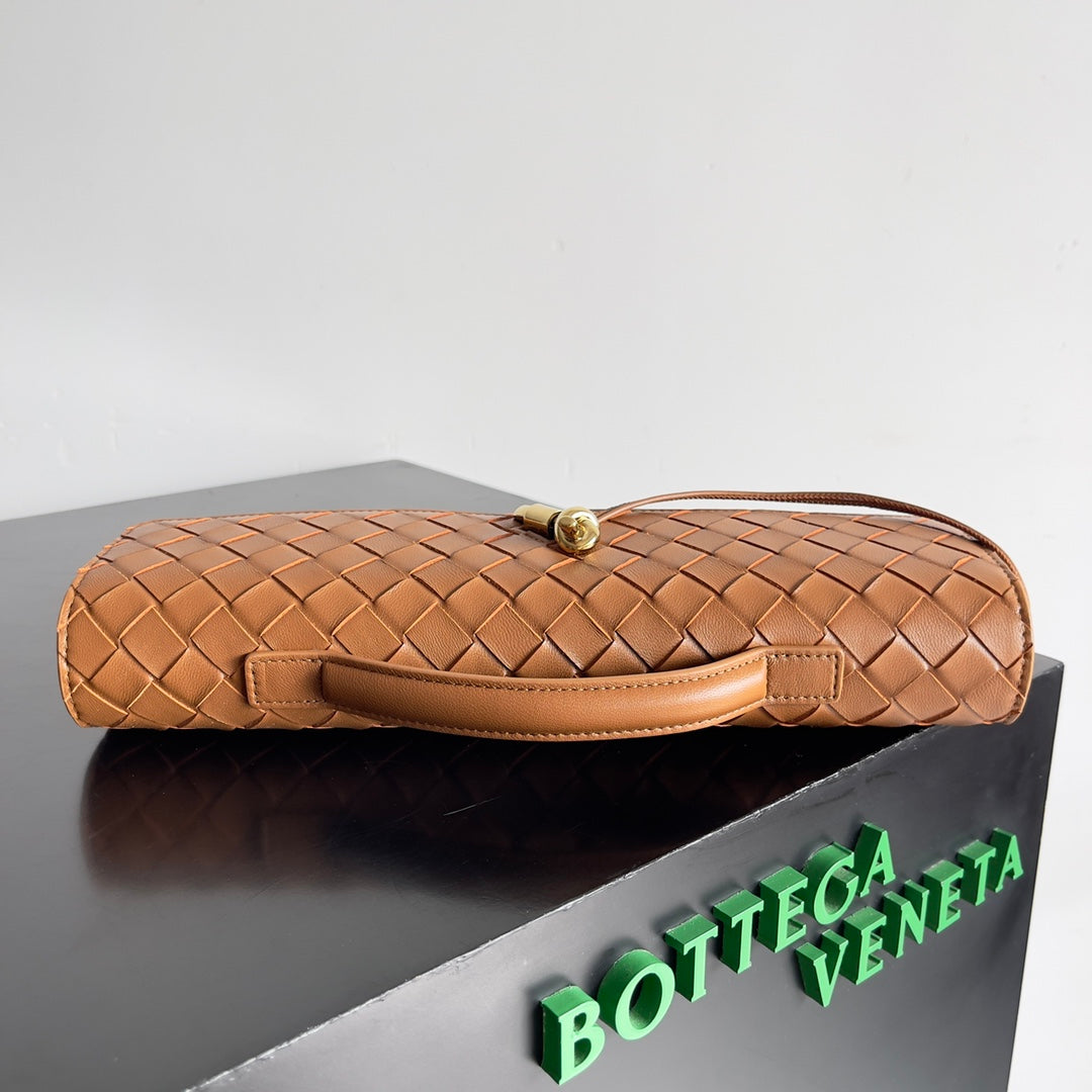Andiamo Leather Clutch